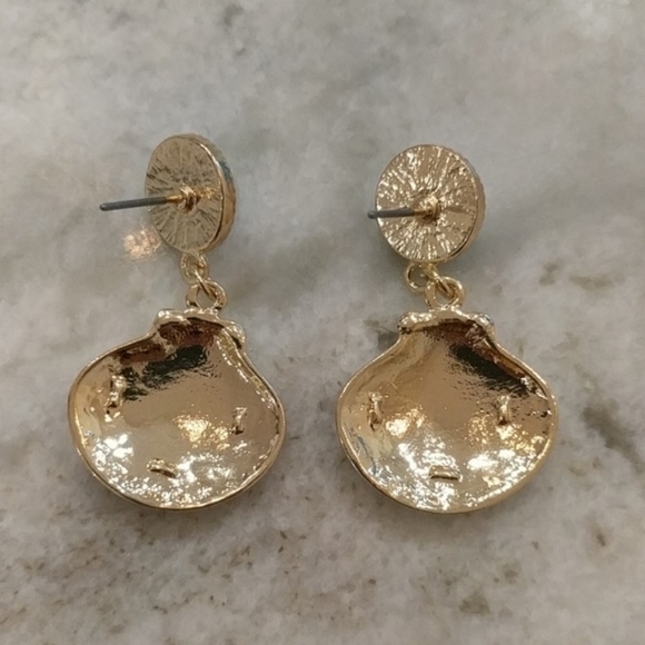 14K Gold Plated Sea Shell Pearl Earrings - Picture 4 of 4